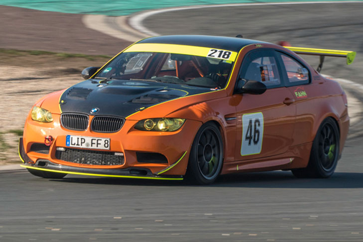 emma fertig lackiert für Rennstrecke orange schwarz