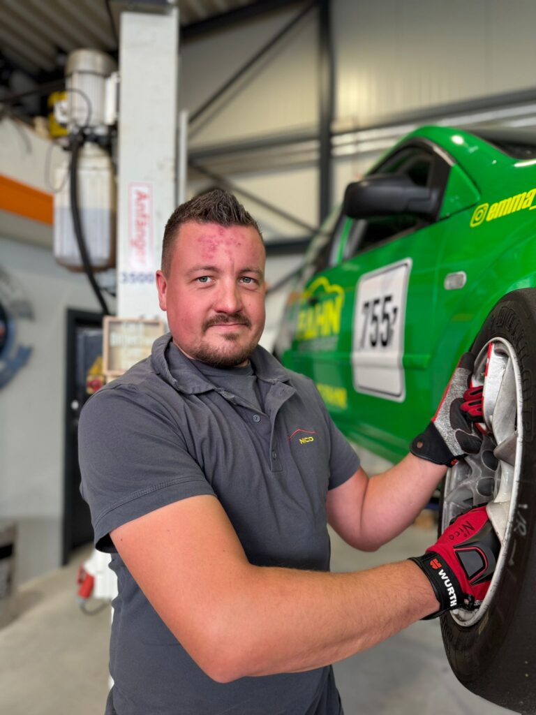 Niko Mechaniker Team Fahn Motorsport Lemgo