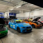 Boxengasse Fahn motosport Rennwagen
